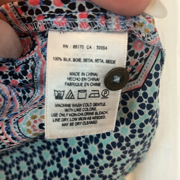 🌟 Anthropologie Maeve Sidney Silk Button Back Top - Size 6 - Like New - Picture 7 of 7